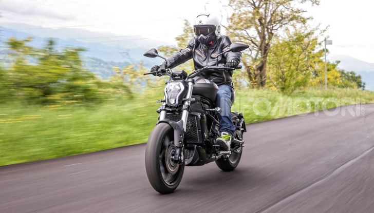 Prova in anteprima: nuova Benelli  502C, arriva la urban cruiser della casa di Pesaro - Foto 28 di 60