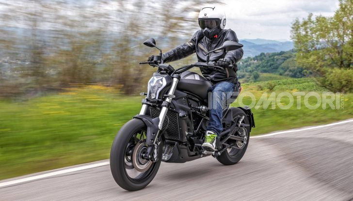 Prova in anteprima: nuova Benelli  502C, arriva la urban cruiser della casa di Pesaro - Foto 32 di 60