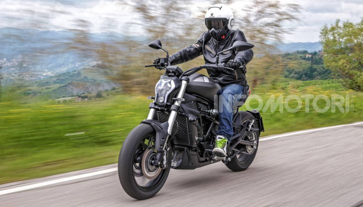 Prova in anteprima: nuova Benelli  502C, arriva la urban cruiser della casa di Pesaro - Foto 33 di 60