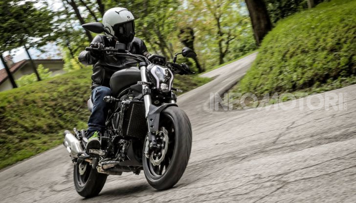 Prova in anteprima: nuova Benelli  502C, arriva la urban cruiser della casa di Pesaro - Foto 40 di 60