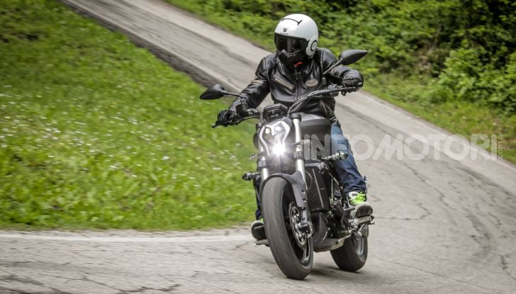 Prova in anteprima: nuova Benelli  502C, arriva la urban cruiser della casa di Pesaro - Foto 42 di 60