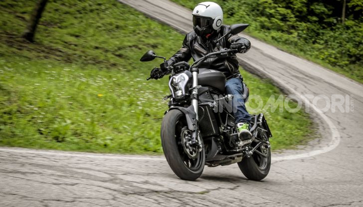 Prova in anteprima: nuova Benelli  502C, arriva la urban cruiser della casa di Pesaro - Foto 44 di 60