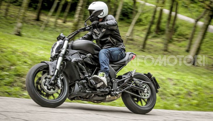 Prova in anteprima: nuova Benelli  502C, arriva la urban cruiser della casa di Pesaro - Foto 46 di 60