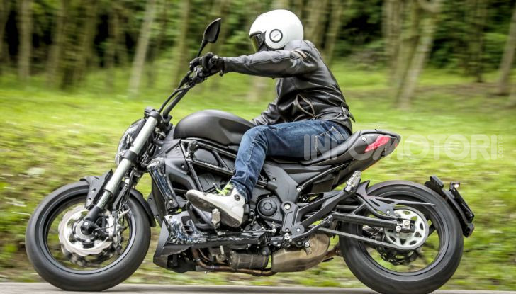 Prova in anteprima: nuova Benelli  502C, arriva la urban cruiser della casa di Pesaro - Foto 55 di 60