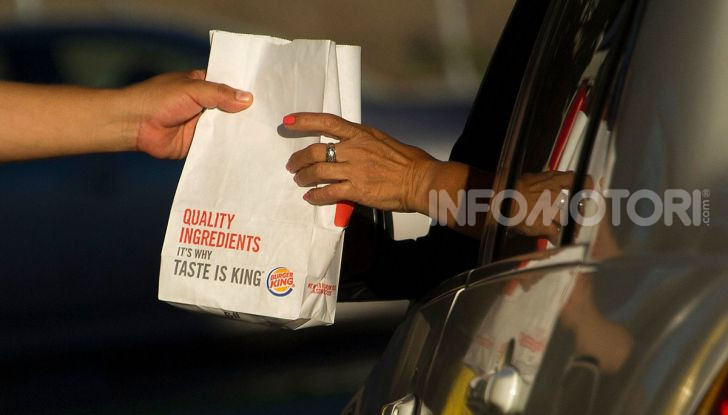 Burger King lancia le consegne a chi è bloccato nel traffico con “Traffic Jam Whopper” - Foto 8 di 12
