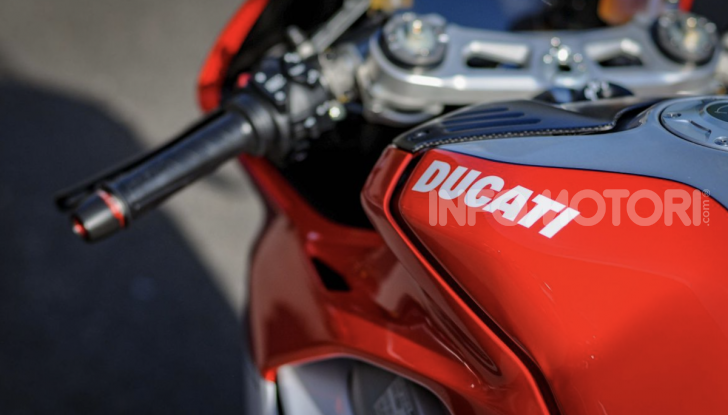 Ducati: arriva la V4 R in versione StreetFighter - Foto 4 di 7