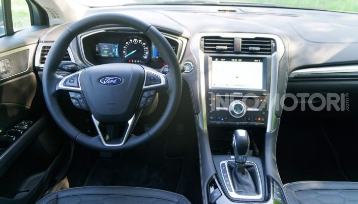 Prova video Ford Mondeo Hybrid 2.0 SW Vignale 2019, ottimi consumi reali! - Foto 4 di 61