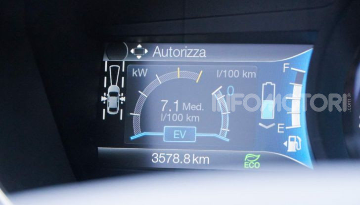Prova video Ford Mondeo Hybrid 2.0 SW Vignale 2019, ottimi consumi reali! - Foto 10 di 61