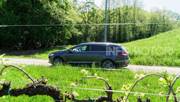 Prova video Ford Mondeo Hybrid 2.0 SW Vignale 2019, ottimi consumi reali! - Foto 42 di 61