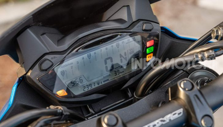 Come guidare in sicurezza la moto in quattro semplici mosse - Foto 11 di 17