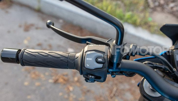 Come guidare in sicurezza la moto in quattro semplici mosse - Foto 12 di 17