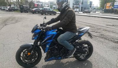 Come guidare in sicurezza la moto in quattro semplici mosse