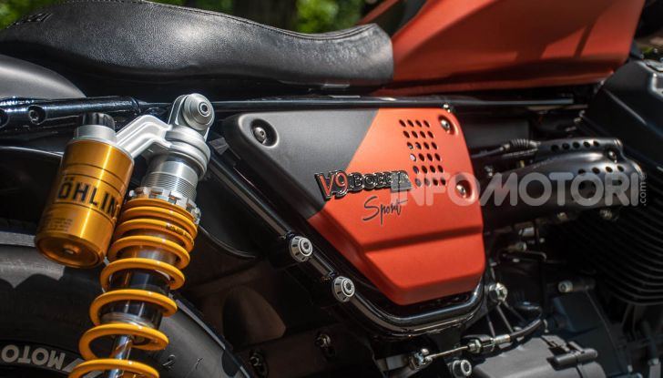 Prova su strada Moto Guzzi V9 Bobber Sport, quando l’estetica si unisce alla sostanza - Foto 5 di 48
