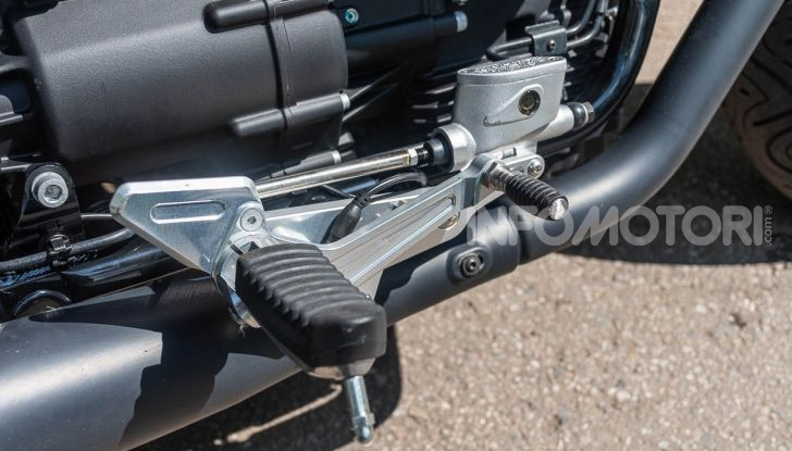 Prova su strada Moto Guzzi V9 Bobber Sport, quando l’estetica si unisce alla sostanza - Foto 8 di 48