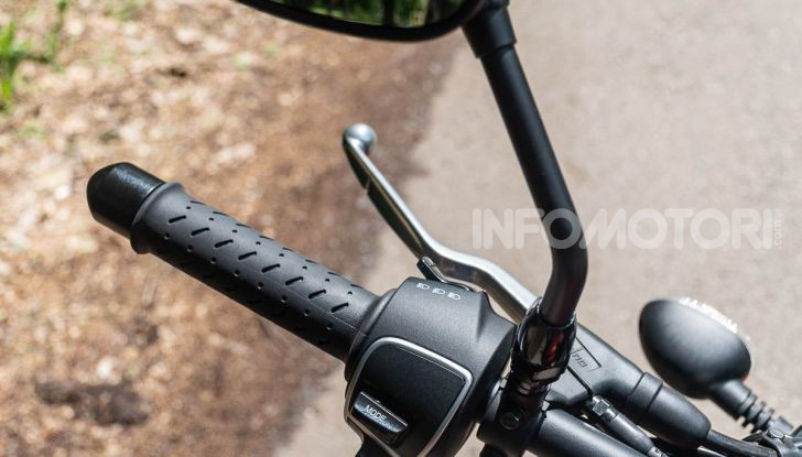 Prova su strada Moto Guzzi V9 Bobber Sport, quando l’estetica si unisce alla sostanza - Foto 11 di 48