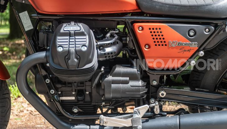 Prova su strada Moto Guzzi V9 Bobber Sport, quando l’estetica si unisce alla sostanza - Foto 16 di 48