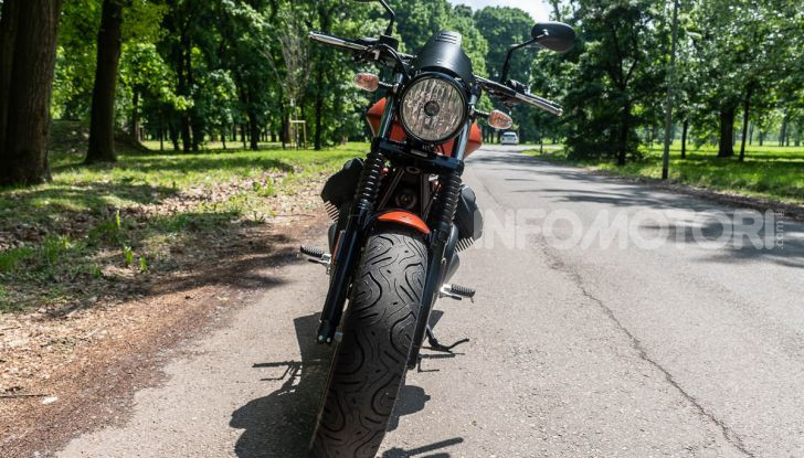 Prova su strada Moto Guzzi V9 Bobber Sport, quando l’estetica si unisce alla sostanza - Foto 18 di 48