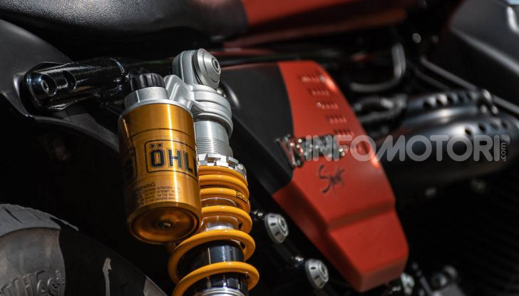 Prova su strada Moto Guzzi V9 Bobber Sport, quando l’estetica si unisce alla sostanza - Foto 24 di 48