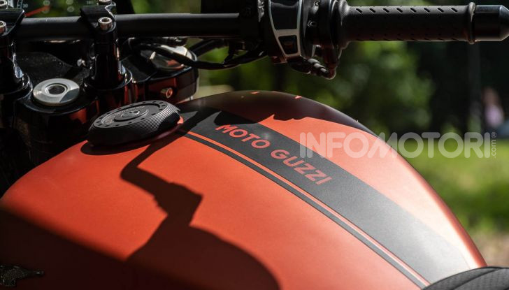 Prova su strada Moto Guzzi V9 Bobber Sport, quando l’estetica si unisce alla sostanza - Foto 26 di 48