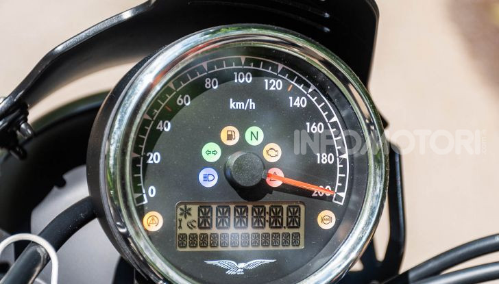 Prova su strada Moto Guzzi V9 Bobber Sport, quando l’estetica si unisce alla sostanza - Foto 35 di 48