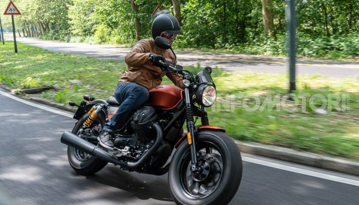 Prova su strada Moto Guzzi V9 Bobber Sport, quando l’estetica si unisce alla sostanza - Foto 36 di 48
