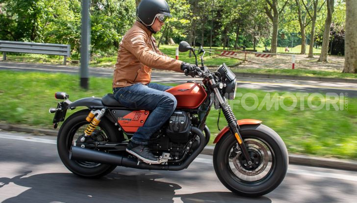 Prova su strada Moto Guzzi V9 Bobber Sport, quando l’estetica si unisce alla sostanza - Foto 37 di 48