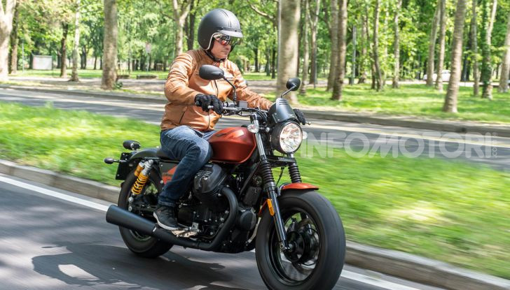 Prova su strada Moto Guzzi V9 Bobber Sport, quando l’estetica si unisce alla sostanza - Foto 40 di 48
