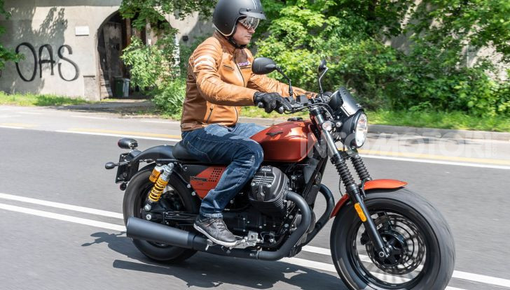 Prova su strada Moto Guzzi V9 Bobber Sport, quando l’estetica si unisce alla sostanza - Foto 41 di 48