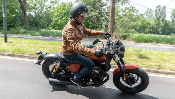 Prova su strada Moto Guzzi V9 Bobber Sport, quando l’estetica si unisce alla sostanza - Foto 44 di 48