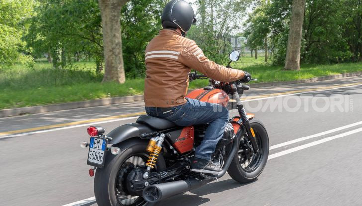 Prova su strada Moto Guzzi V9 Bobber Sport, quando l’estetica si unisce alla sostanza - Foto 48 di 48