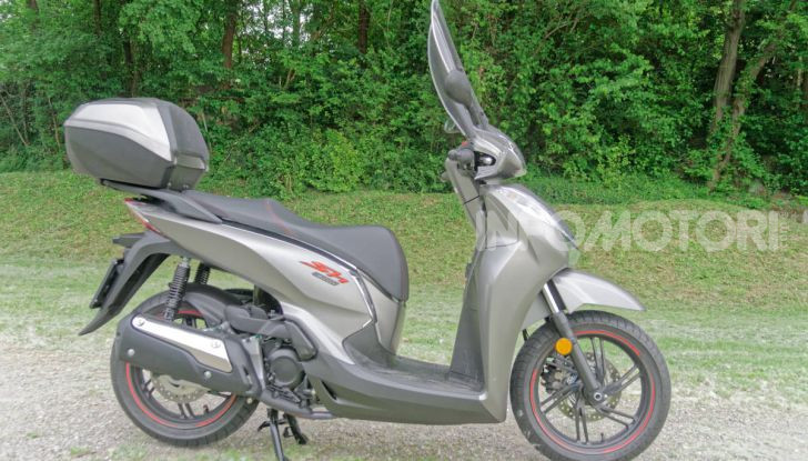 Prova Honda SH300i Sport, sempre il primo della classe! - Foto 12 di 55