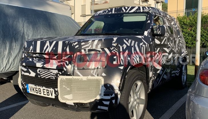 Nuovo Land Rover Defender 2020: le spy photo in pista e su strada - Foto 13 di 24