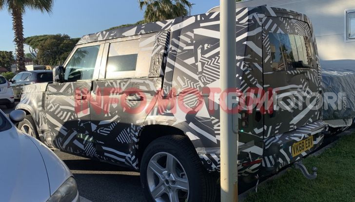 Nuovo Land Rover Defender 2020: le spy photo in pista e su strada - Foto 21 di 24