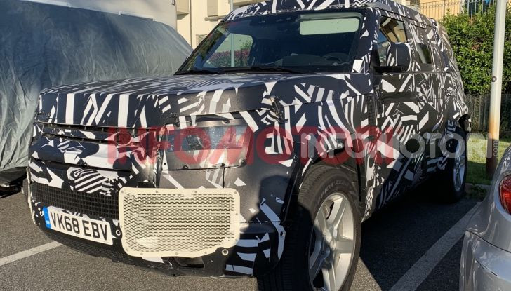 Nuovo Land Rover Defender 2020: le spy photo in pista e su strada - Foto 14 di 24