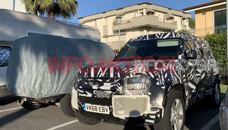 Nuovo Land Rover Defender 2020: le spy photo in pista e su strada - Foto 16 di 24