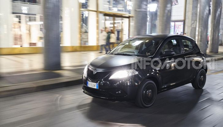 Lancia Ypsilon EcoChic Hybrid: compatta, stilosa e parca nei consumi - Foto 15 di 40