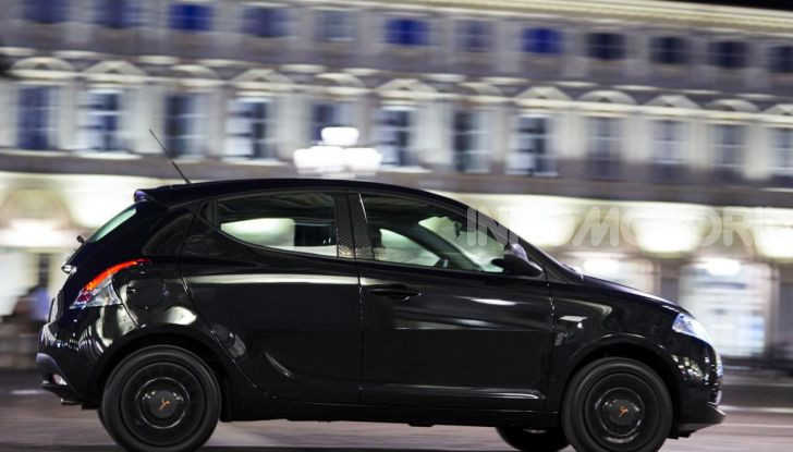 Lancia Ypsilon EcoChic Hybrid: compatta, stilosa e parca nei consumi - Foto 16 di 40