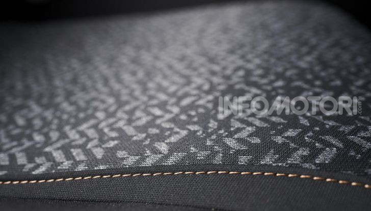 Lancia Ypsilon EcoChic Hybrid: compatta, stilosa e parca nei consumi - Foto 19 di 40