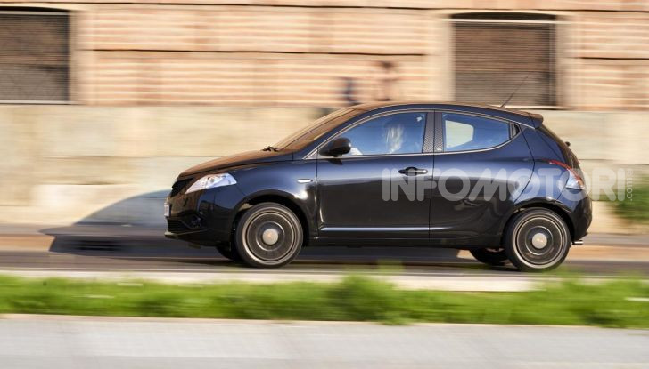 Lancia Ypsilon EcoChic Hybrid: compatta, stilosa e parca nei consumi - Foto 6 di 40