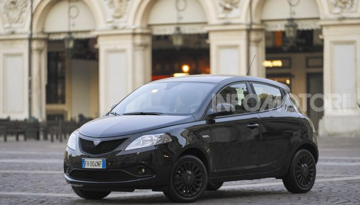 Lancia Ypsilon EcoChic Hybrid: compatta, stilosa e parca nei consumi - Foto 32 di 40