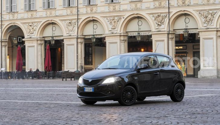 Lancia Ypsilon EcoChic Hybrid: compatta, stilosa e parca nei consumi - Foto 33 di 40