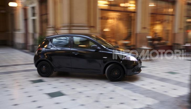 Lancia Ypsilon EcoChic Hybrid: compatta, stilosa e parca nei consumi - Foto 34 di 40