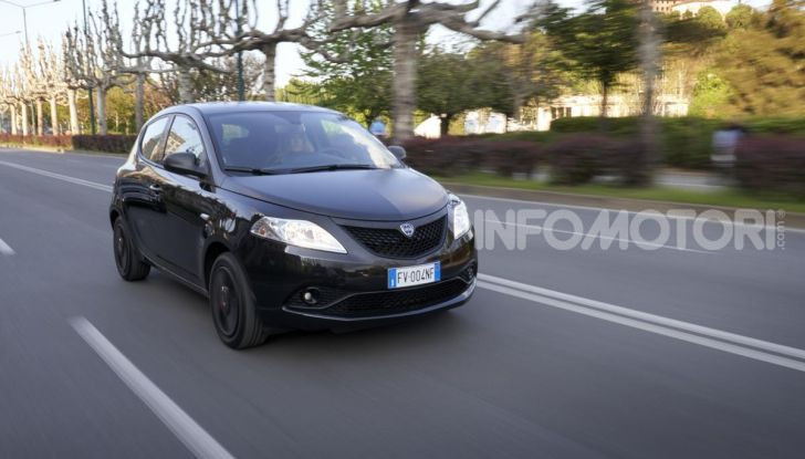 Lancia Ypsilon EcoChic Hybrid: compatta, stilosa e parca nei consumi - Foto 10 di 40