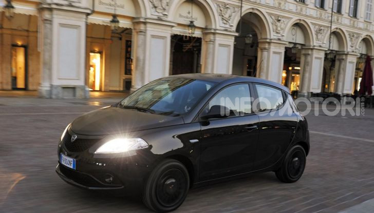Lancia Ypsilon EcoChic Hybrid: compatta, stilosa e parca nei consumi - Foto 11 di 40