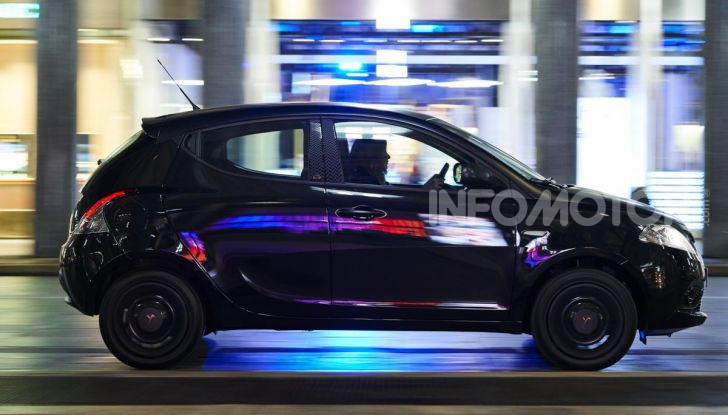 Lancia Ypsilon EcoChic Hybrid: compatta, stilosa e parca nei consumi - Foto 12 di 40