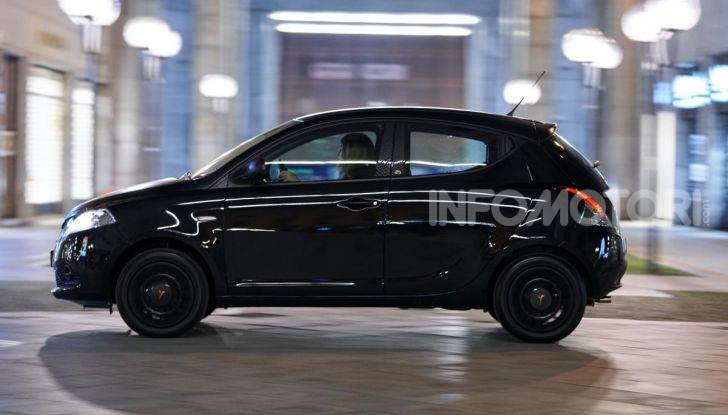 Lancia Ypsilon EcoChic Hybrid: compatta, stilosa e parca nei consumi - Foto 13 di 40