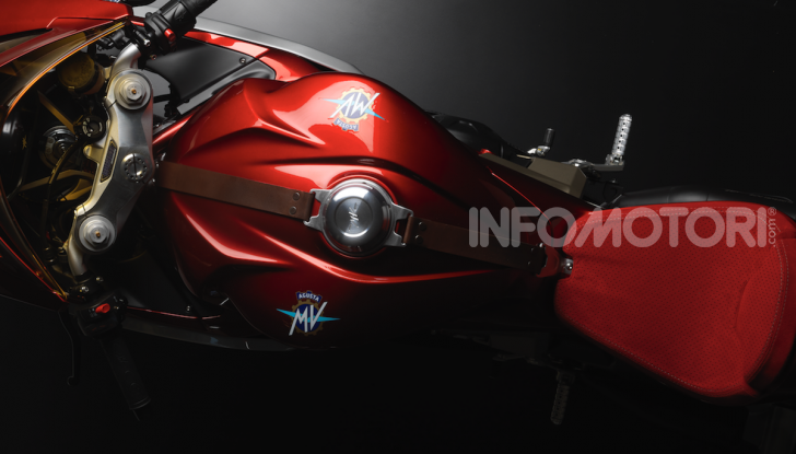 MV Agusta Superveloce 800 Serie Oro entra in produzione - Foto 1 di 9