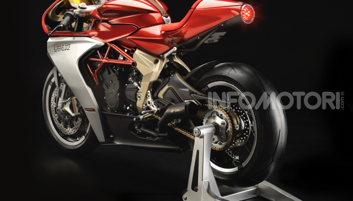 MV Agusta Superveloce 800 Serie Oro entra in produzione - Foto 4 di 9
