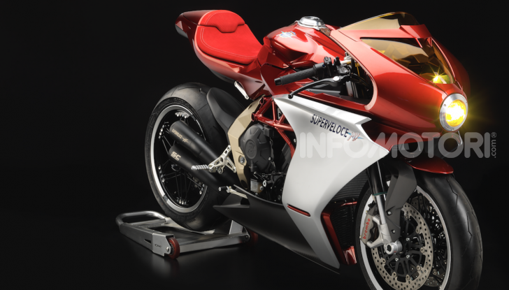 MV Agusta Superveloce 800 Serie Oro entra in produzione - Foto 6 di 9