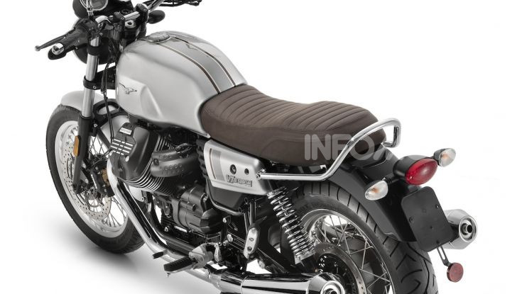 Moto Guzzi V7 Night Pack: la classic per eccellenza da oggi con fari a LED - Foto 3 di 4